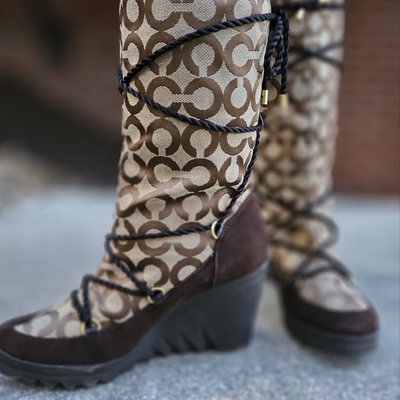 Authentic COACH NWOT MAISY WEDGE HEEL Winter Boot Size 9 - Picture 3 of 6